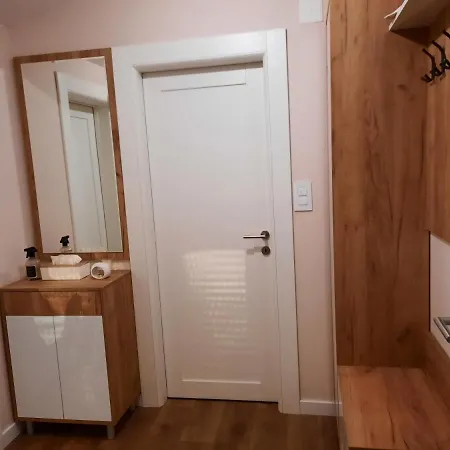 Dream Home, Free Garage Daire *