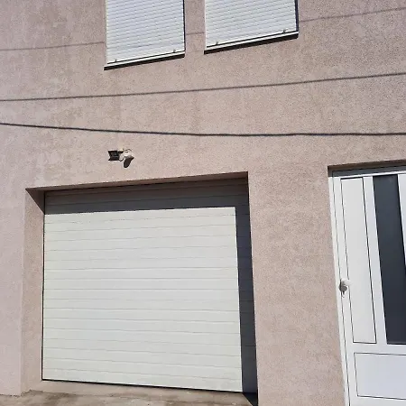 Apartment Dream Home, Free Garage *