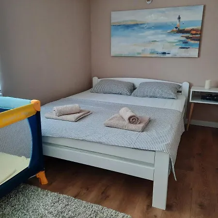 Dream Home, Free Garage Daire *