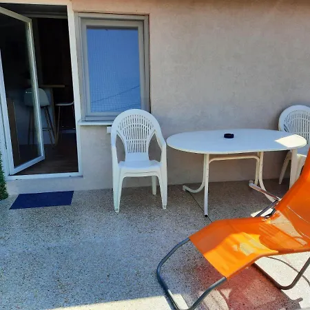 Dream Home, Free Garage Apartment Nis